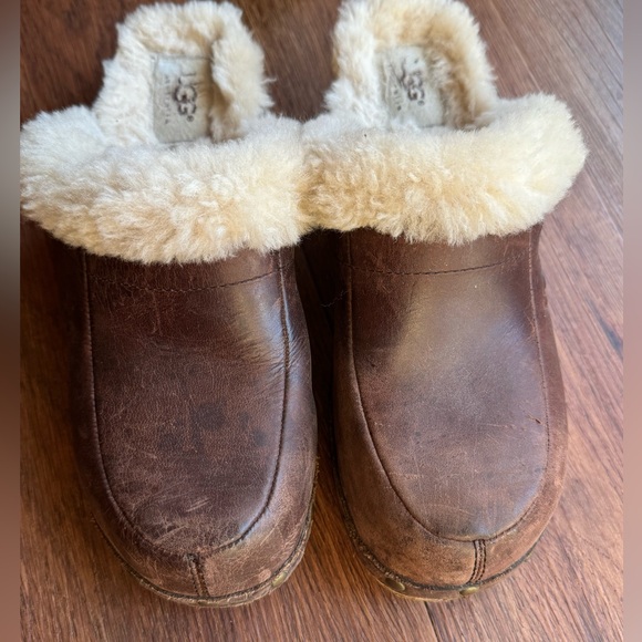 UGG Women’s Kalie Leather Studded Shearling Clogs Wood Bottom - Picture 1 of 15